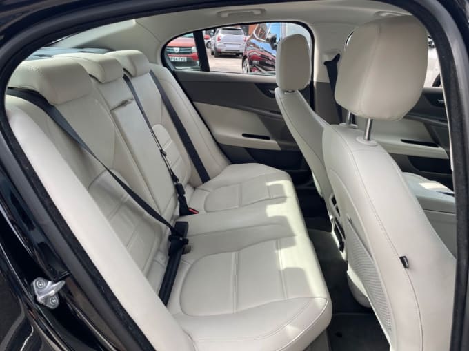 2025 Jaguar Xe