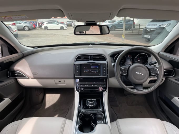 2025 Jaguar Xe