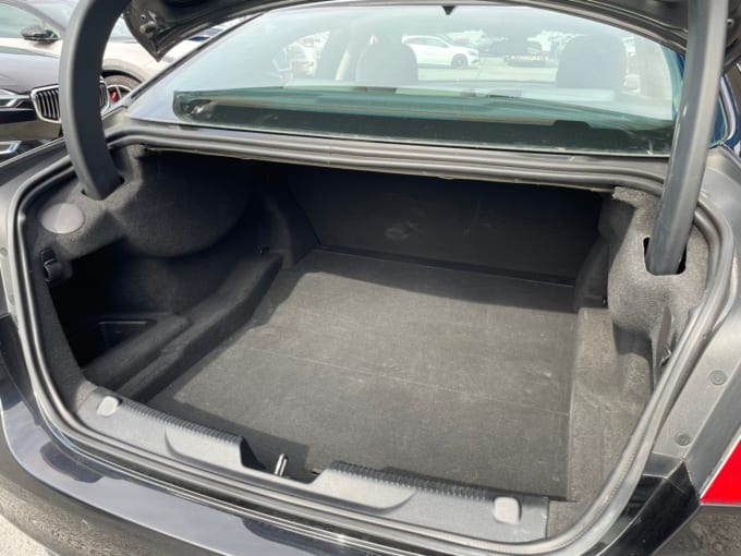 2025 Jaguar Xe