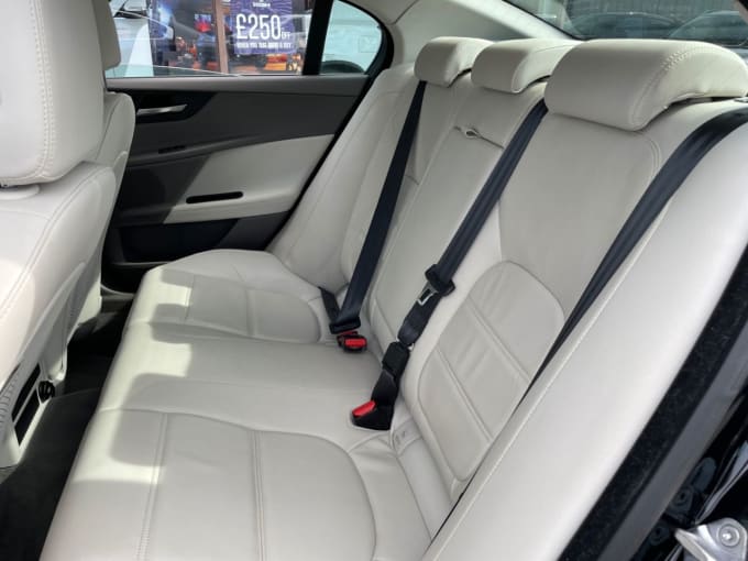 2025 Jaguar Xe