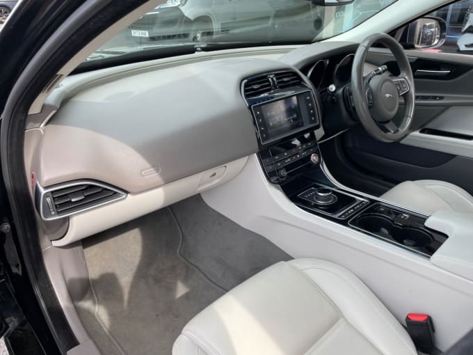 2025 Jaguar Xe