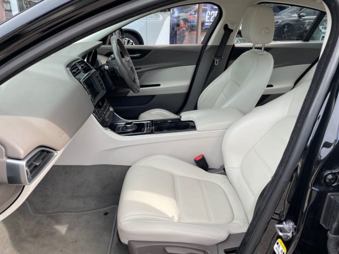 2025 Jaguar Xe