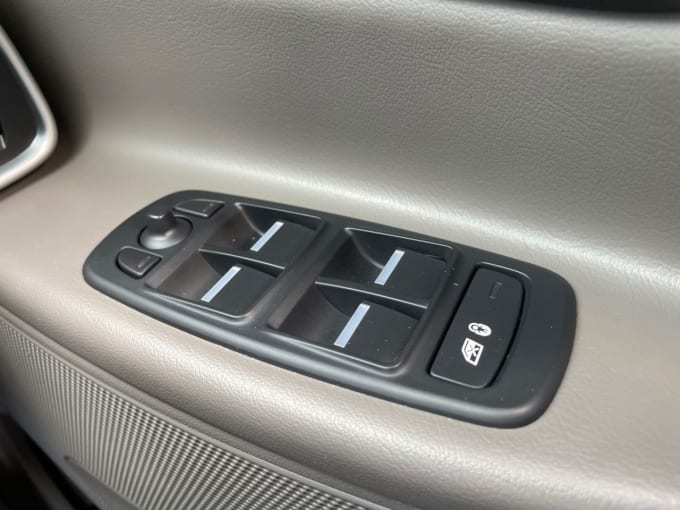 2025 Jaguar Xe