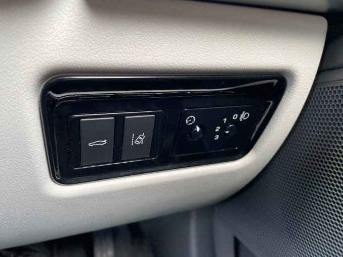 2025 Jaguar Xe