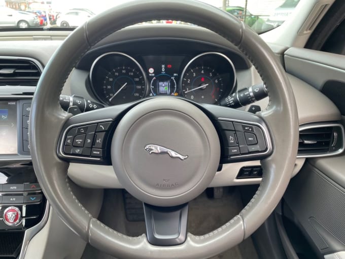2025 Jaguar Xe