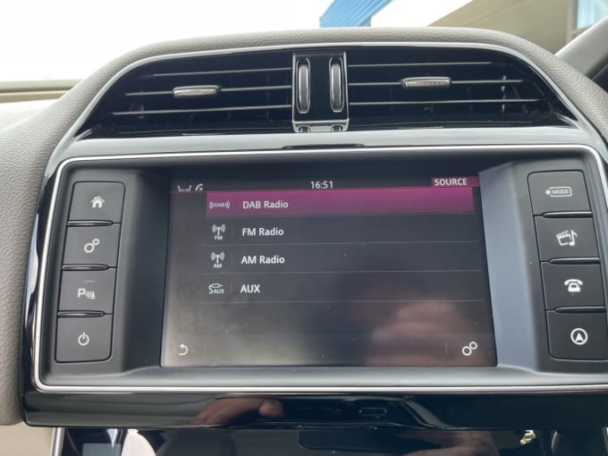 2025 Jaguar Xe