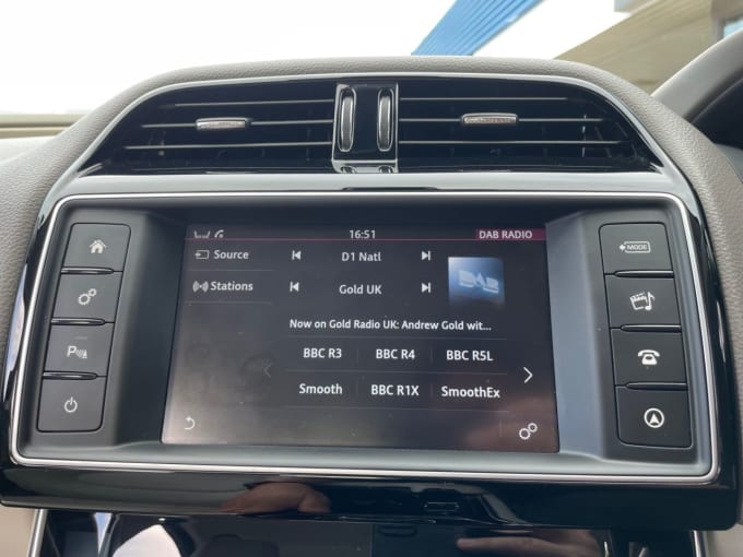 2025 Jaguar Xe