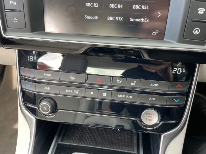2025 Jaguar Xe
