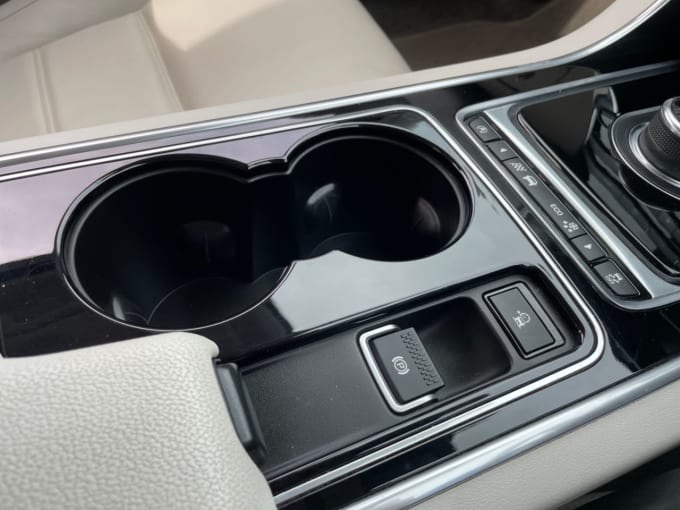 2025 Jaguar Xe