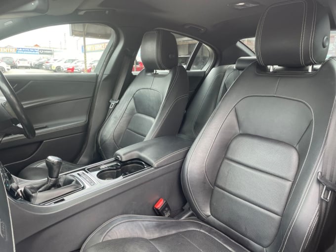 2025 Jaguar Xe