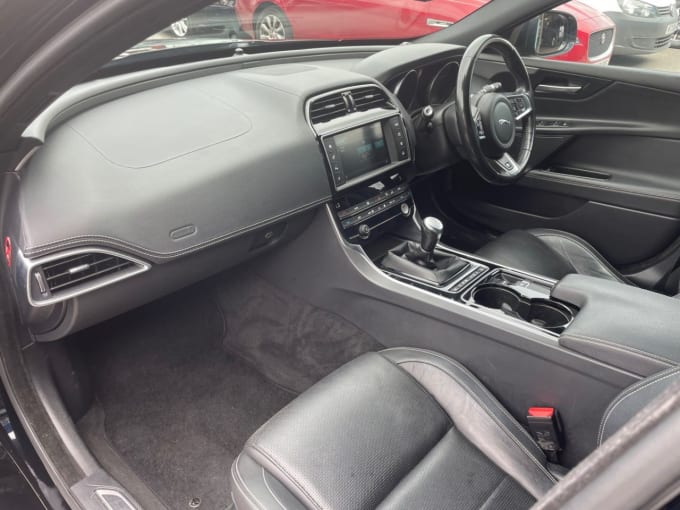 2025 Jaguar Xe