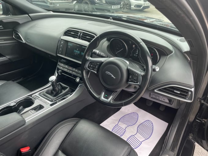2025 Jaguar Xe