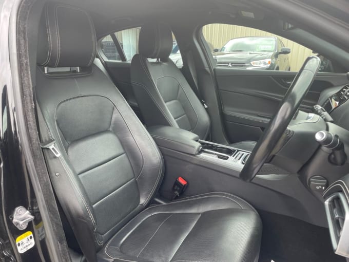 2025 Jaguar Xe
