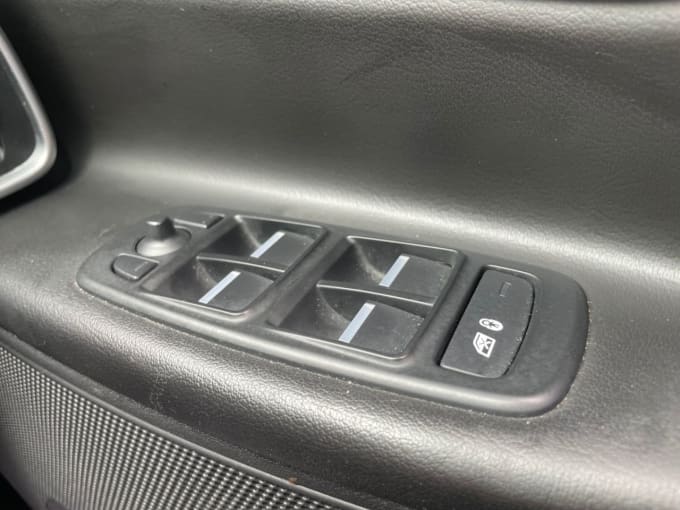 2025 Jaguar Xe