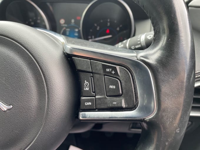 2025 Jaguar Xe