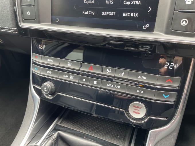 2025 Jaguar Xe