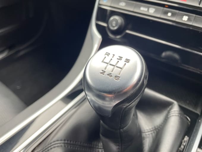 2025 Jaguar Xe