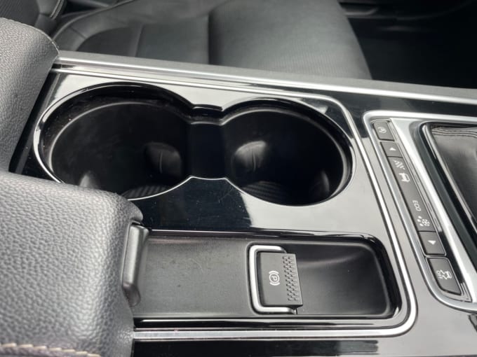 2025 Jaguar Xe
