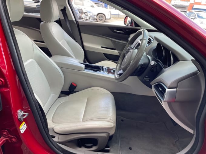 2025 Jaguar Xe