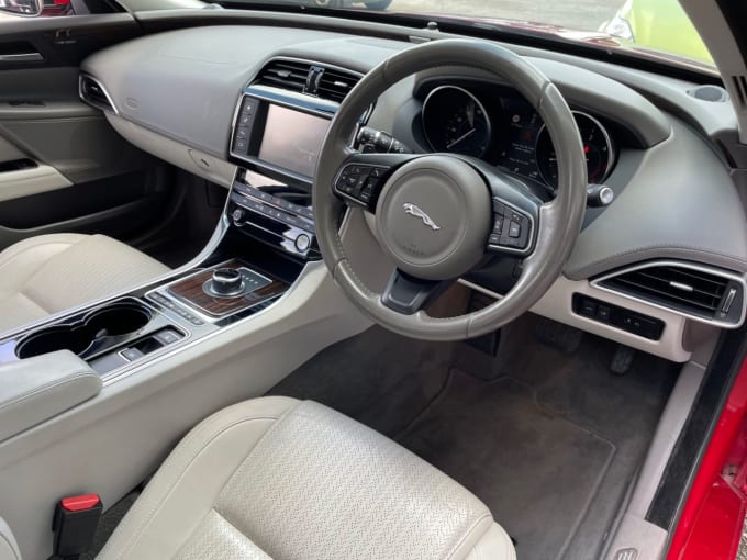 2025 Jaguar Xe