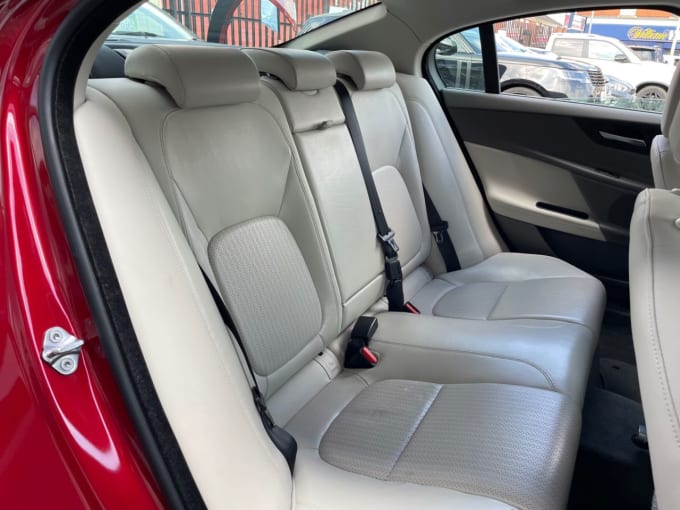 2025 Jaguar Xe