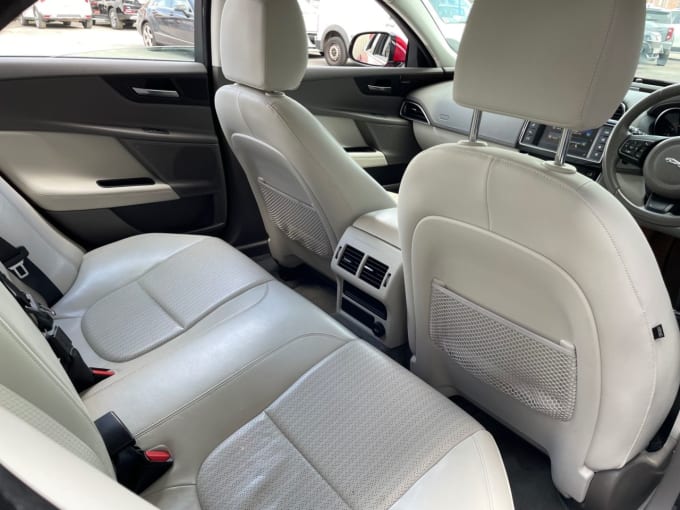 2025 Jaguar Xe