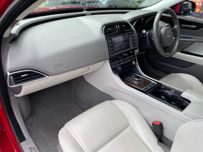 2025 Jaguar Xe