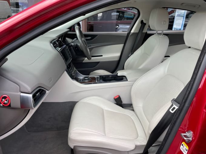 2025 Jaguar Xe