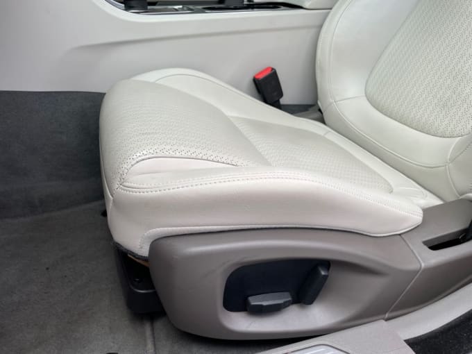 2025 Jaguar Xe