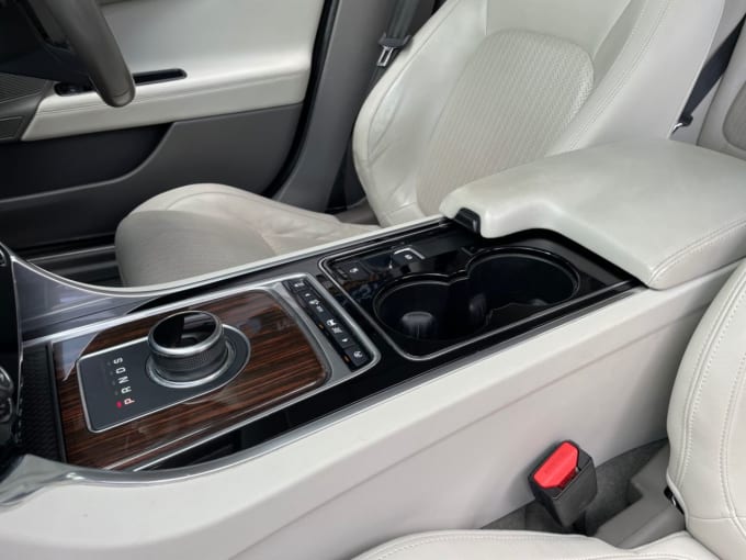 2025 Jaguar Xe
