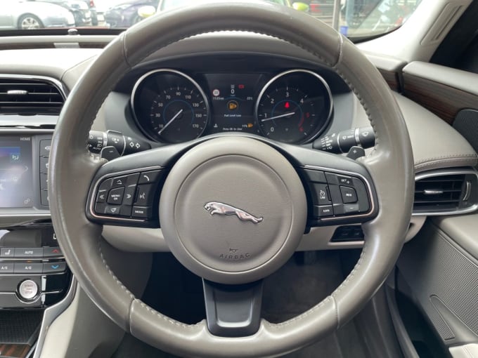 2025 Jaguar Xe