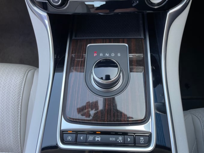 2025 Jaguar Xe