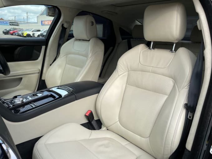 2025 Jaguar Xj