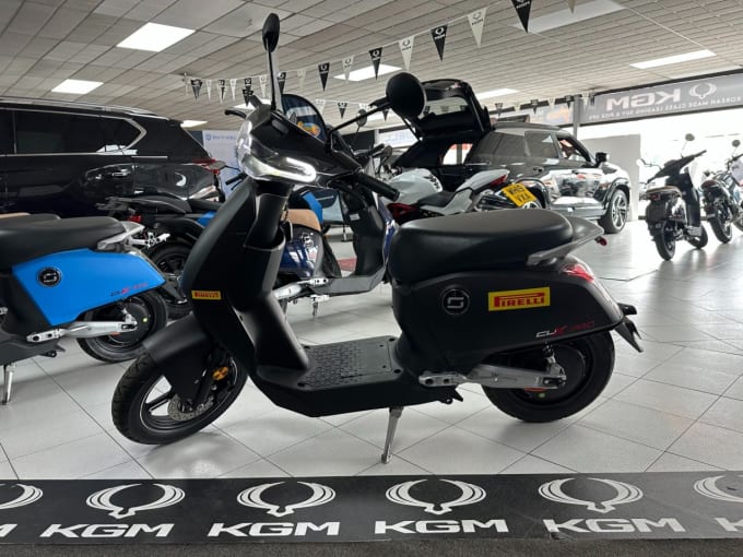 2025 Vmoto Cux