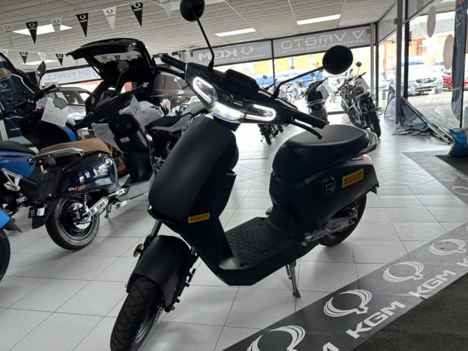 2025 Vmoto Cux