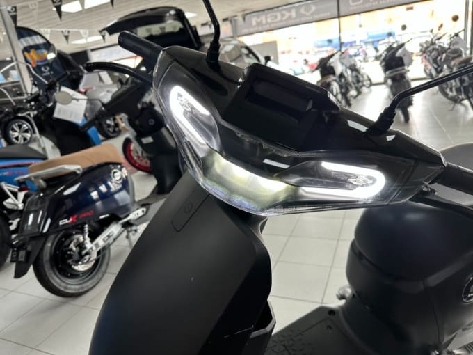 2025 Vmoto Cux