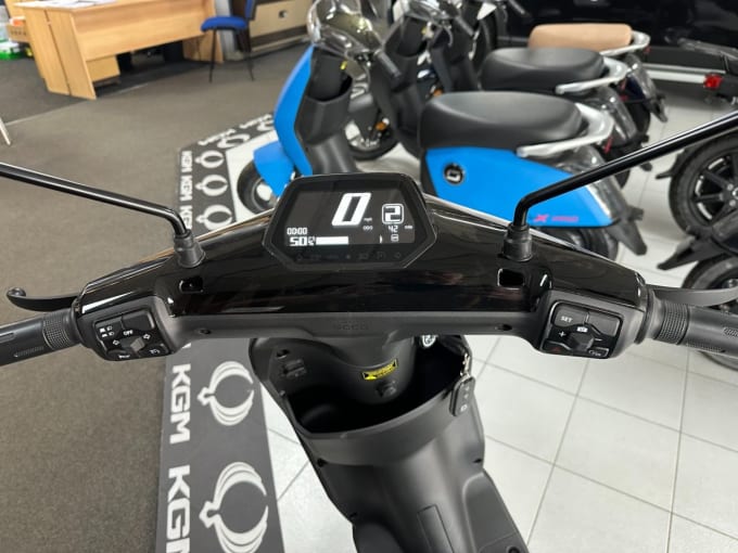 2025 Vmoto Cux
