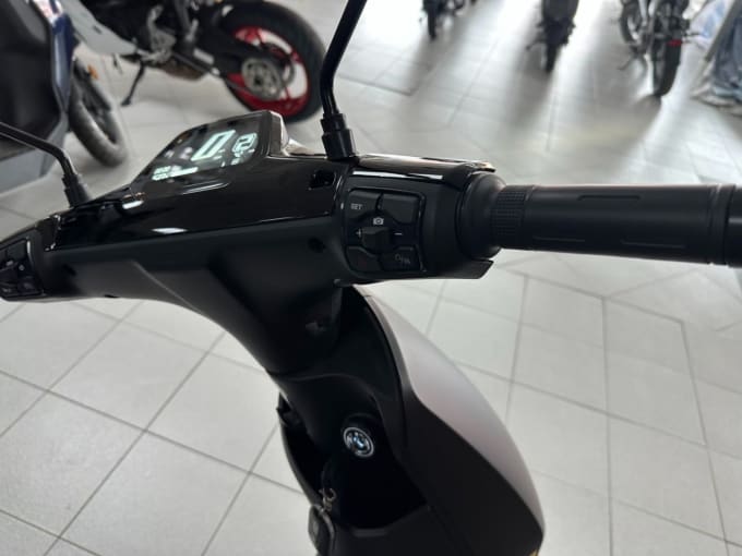 2025 Vmoto Cux