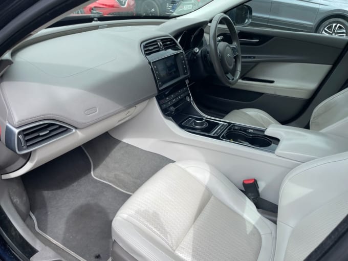 2025 Jaguar Xe