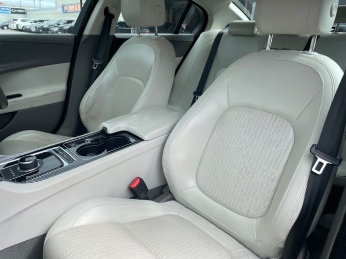 2025 Jaguar Xe