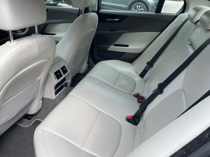 2025 Jaguar Xe