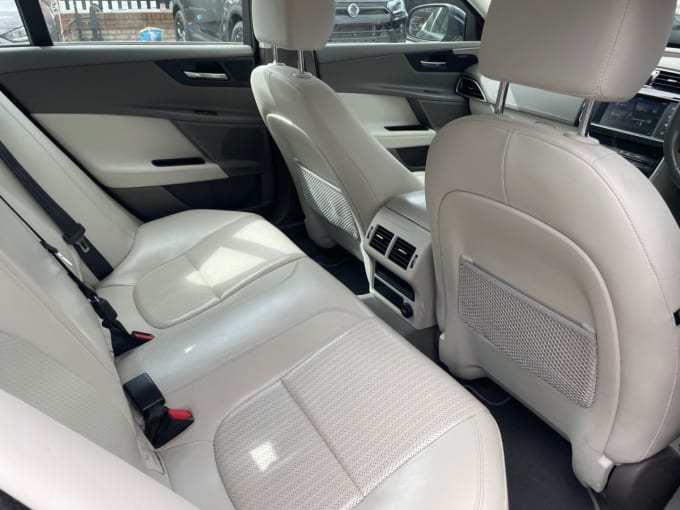 2025 Jaguar Xe