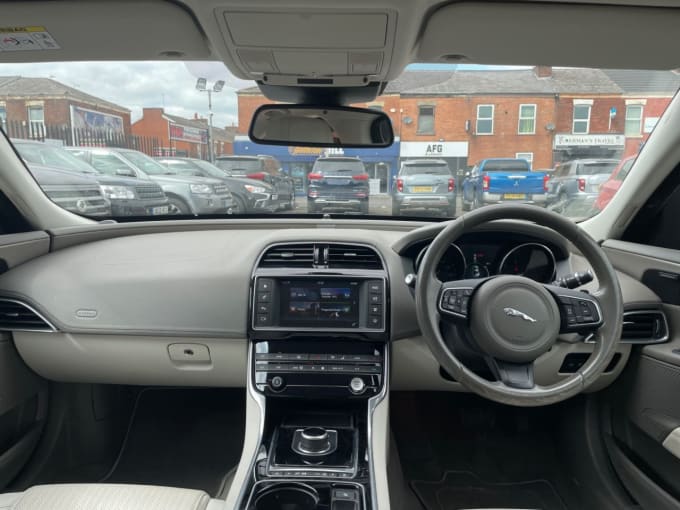 2025 Jaguar Xe
