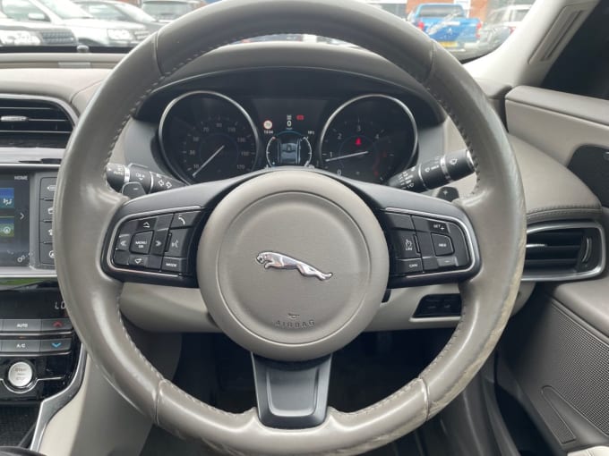 2025 Jaguar Xe