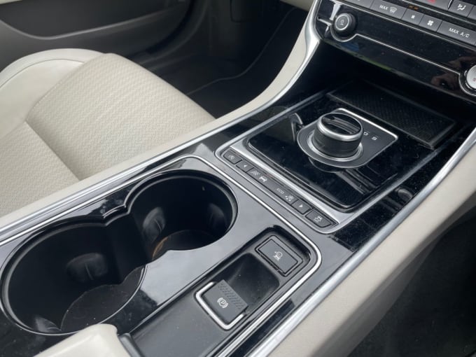 2025 Jaguar Xe