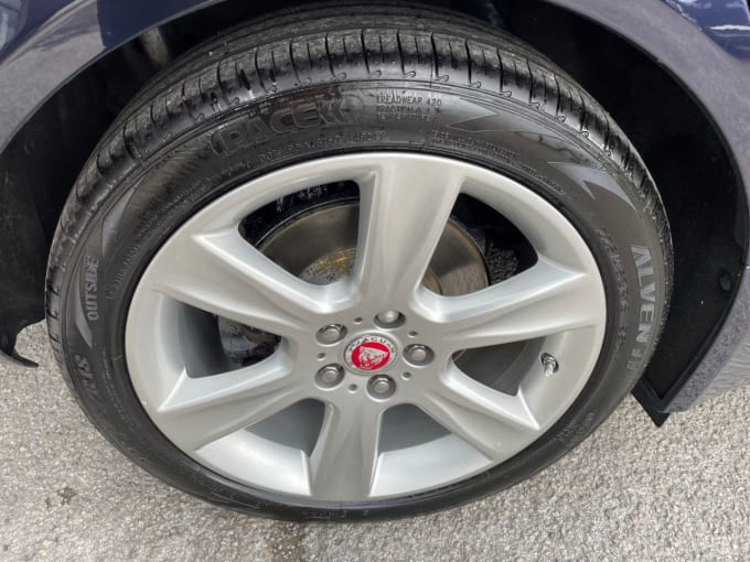 2025 Jaguar Xe