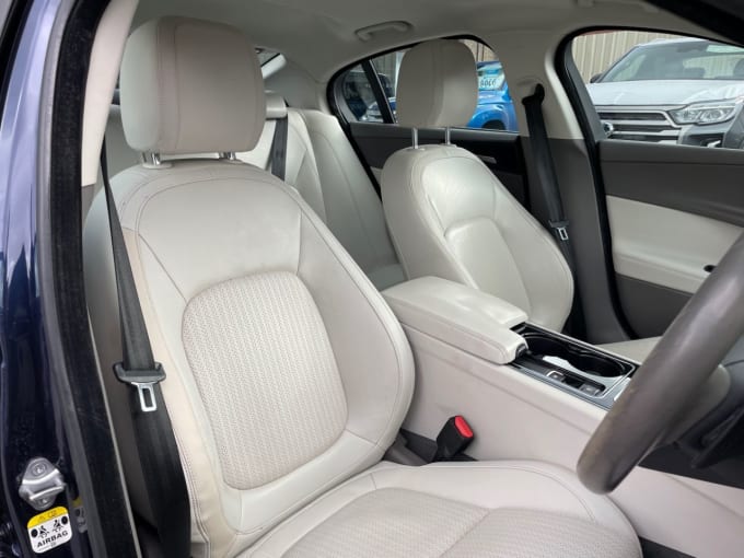2025 Jaguar Xe