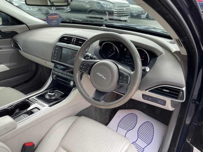2025 Jaguar Xe