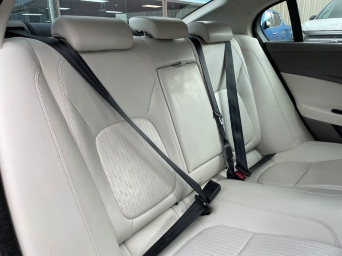 2025 Jaguar Xe