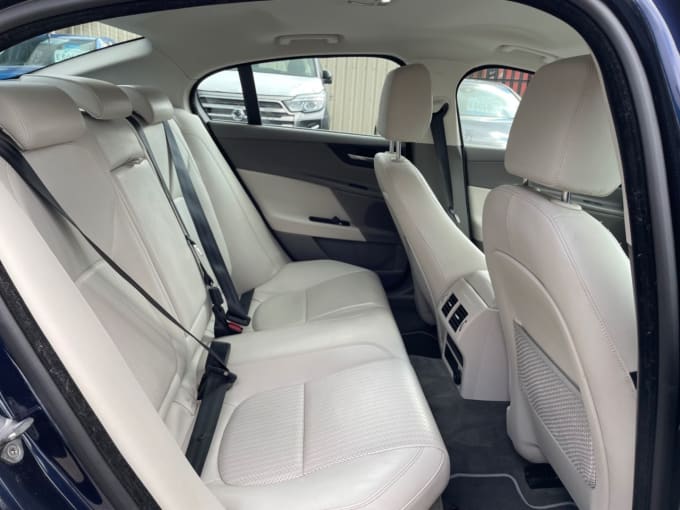 2025 Jaguar Xe